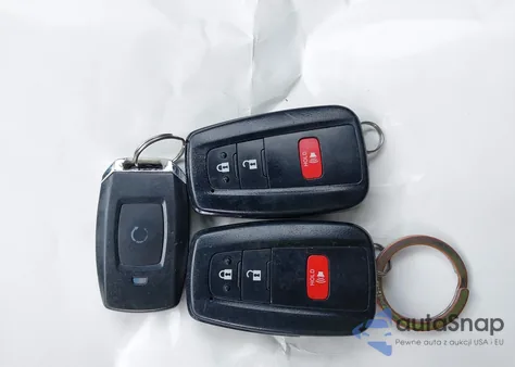 2020 Toyota Rav4 Xle z USA, uszkodzony, nr VIN 2T3P1RFV5LC111146